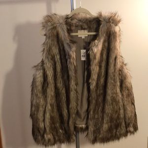 Ann Taylor LOFT Faux Fur Vest with pockets - Women | Brown/Tan | Size: XL